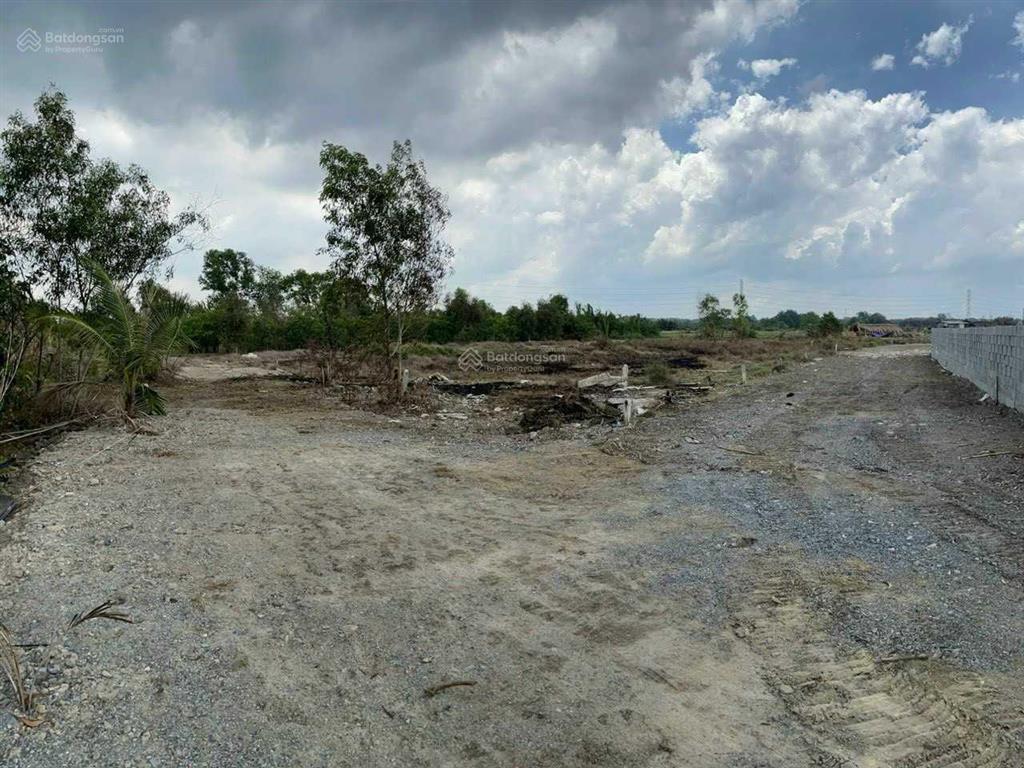 Chủ kẹt tiền trả nh cần bán 1800m2 đất biệt thự mặt sông, đường ô tô 5m, cách q2 6km, giá 4.5tr/m2