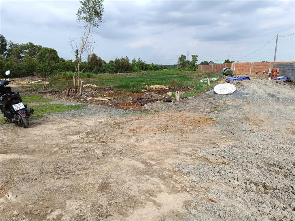 Chủ kẹt tiền trả nh cần bán 1800m2 đất biệt thự mặt sông, đường ô tô 5m, cách q2 6km, giá 4.5tr/m2