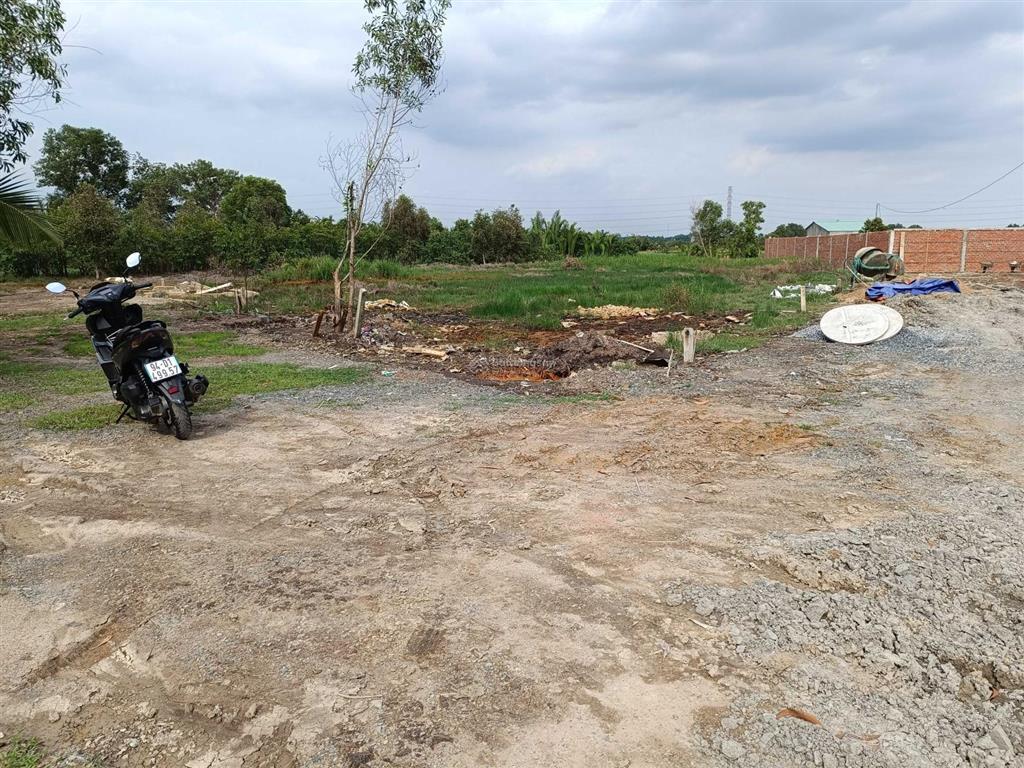 Chủ kẹt tiền trả nh cần bán 1800m2 đất biệt thự mặt sông, đường ô tô 5m, cách q2 6km, giá 4.5tr/m2