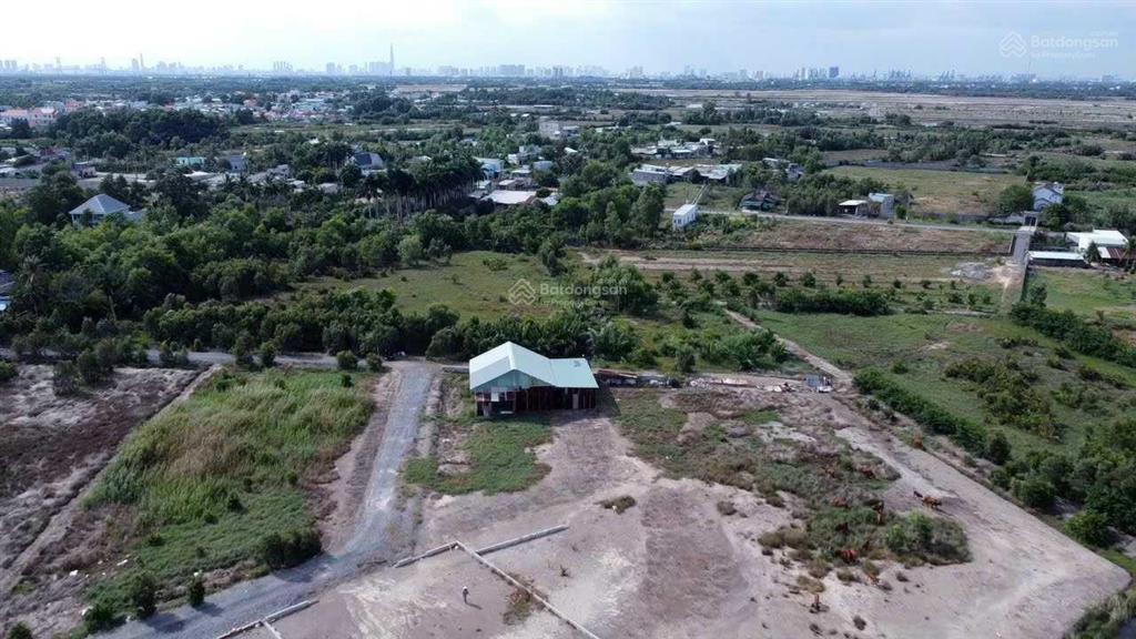 Chủ kẹt tiền trả nh cần bán 1800m2 đất biệt thự mặt sông, đường ô tô 5m, cách q2 6km, giá 4.5tr/m2
