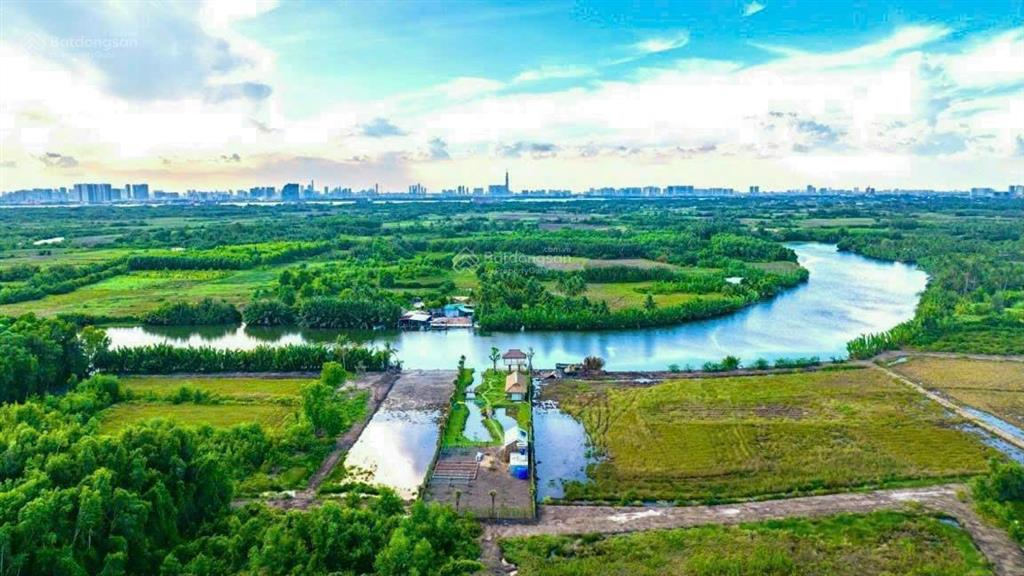 Mặt tiền nguyễn thị minh khai, cách quận 1 chỉ 10km. 1.850m2 2 mt sông lớn, giá chỉ 2.2tr/m2, shr