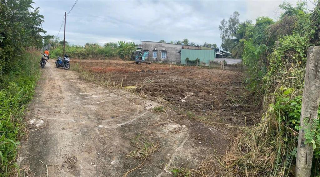 6 nền liền kề mỗi nền 120m (524m) full thổ cư. ngay phà, cách q2 chỉ 1 con sông. giá 1.8 tỷ/nền