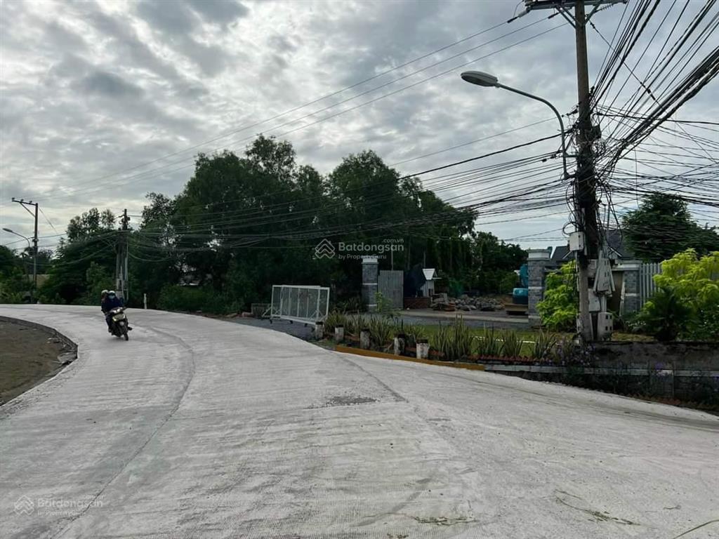 Kẹt tiền trả nh cần bán lô góc 2 mt phan văn đáng, cách q2 2km. 2500m2 qh ont. giá thương lượng
