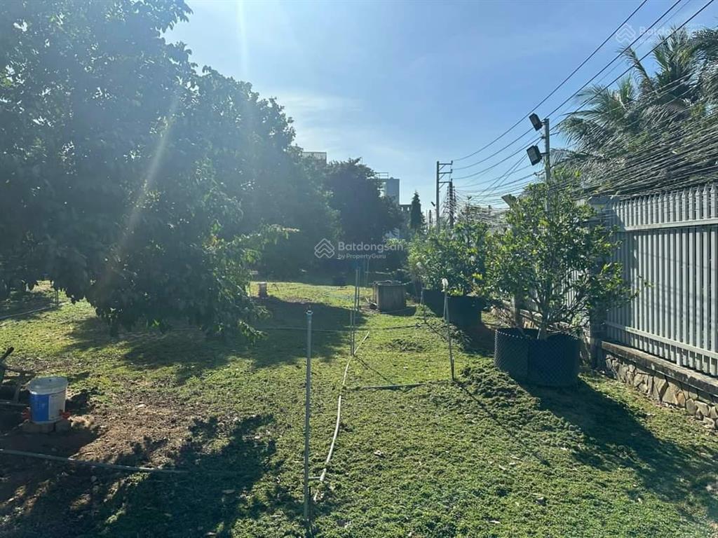 Kẹt tiền trả nh cần bán lô góc 2 mt phan văn đáng, cách q2 2km. 2500m2 qh ont. giá thương lượng