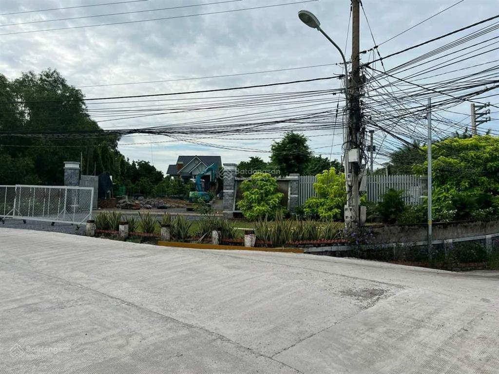 Kẹt tiền trả nh cần bán lô góc 2 mt phan văn đáng, cách q2 2km. 2500m2 qh ont. giá thương lượng