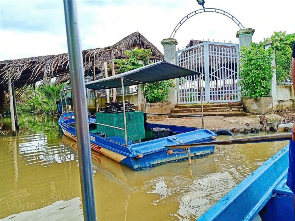 1.100m2 sát đường dẫn cầu cát lái q2. mặt tiền rạch lớn, khu nhà vườn. giá chỉ 2tr/m2, sổ riêng