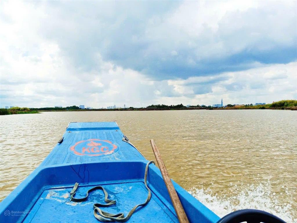 1.100m2 sát đường dẫn cầu cát lái q2. mặt tiền rạch lớn, khu nhà vườn. giá chỉ 2tr/m2, sổ riêng