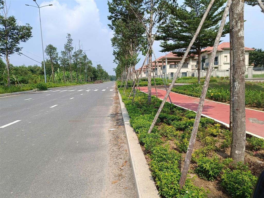 Mặt tiền đường nhựa 47m đối diện khu biệt thự 5* swanpark. 2686m2 khu dân cư. giá 13.5 tỷ. sổ riêng