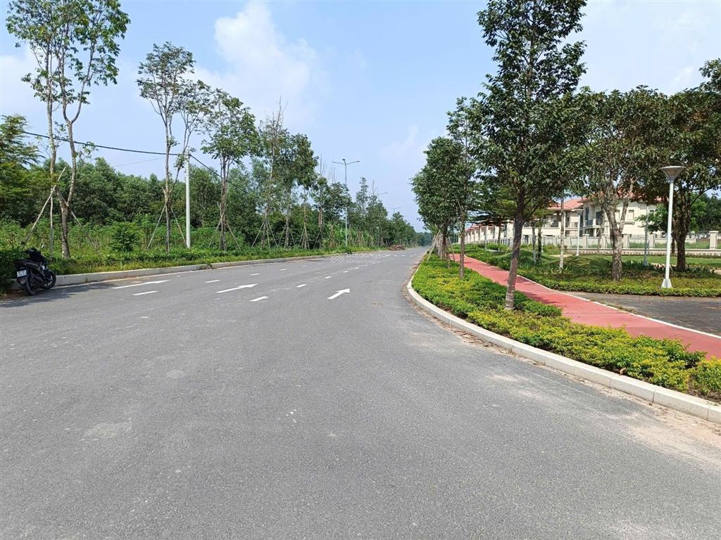 Mặt tiền đường nhựa 47m đối diện khu biệt thự 5* swanpark. 2686m2 khu dân cư. giá 13.5 tỷ. sổ riêng