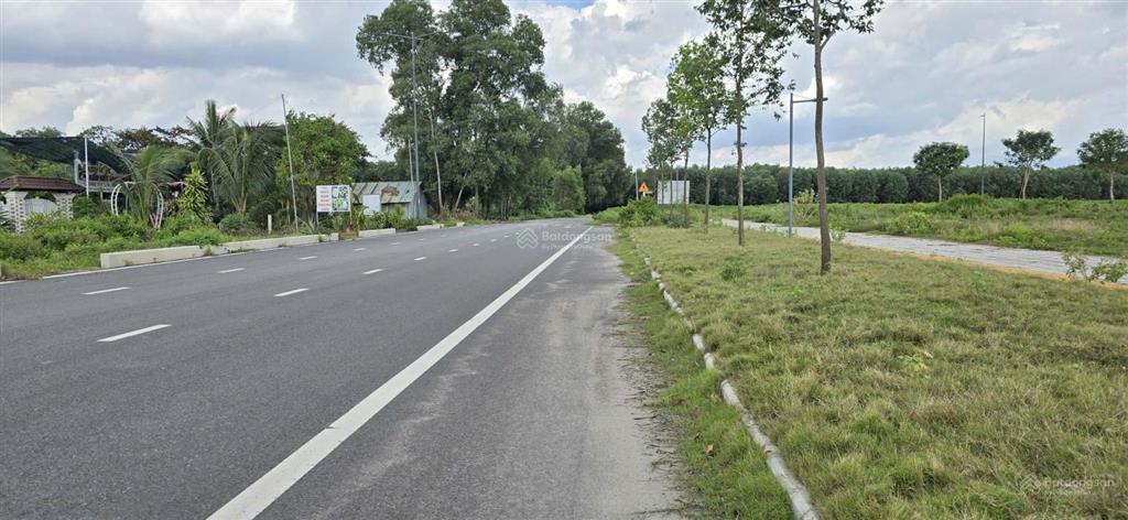 Mặt tiền đường nhựa 47m đối diện khu biệt thự 5* swanpark. 2686m2 khu dân cư. giá 13.5 tỷ. sổ riêng