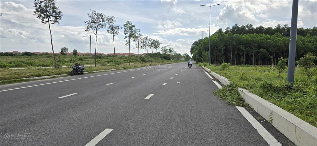 Mặt tiền đường nhựa 47m đối diện khu biệt thự 5* swanpark. 2686m2 khu dân cư. giá 13.5 tỷ. sổ riêng