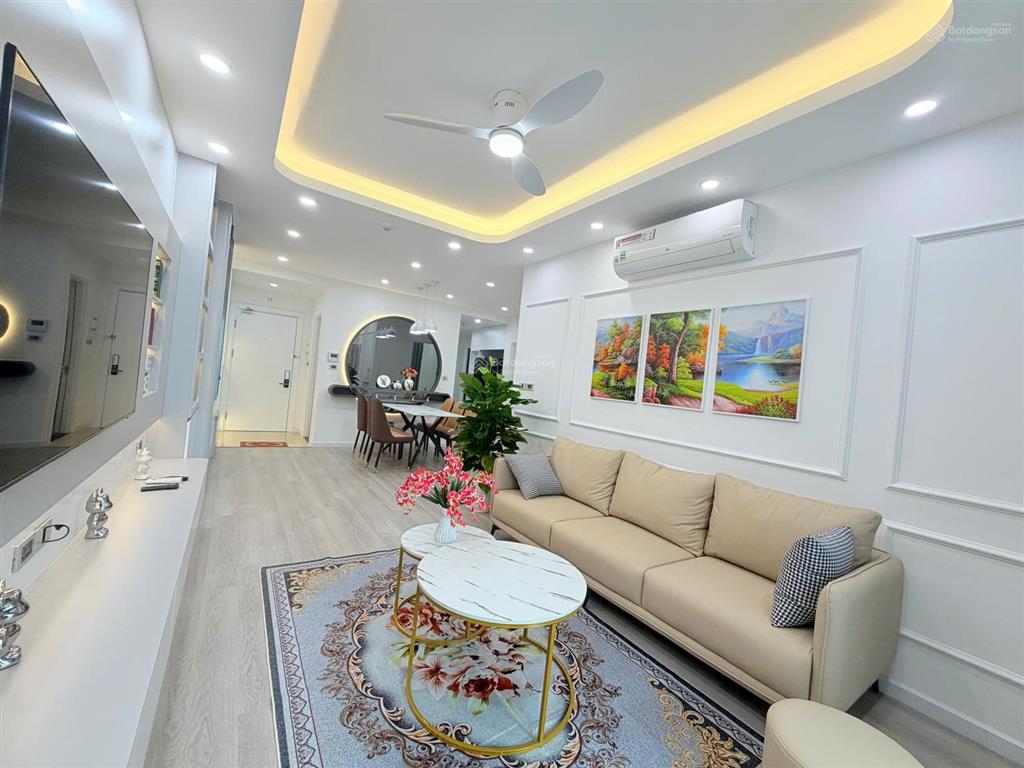 Nhà đẹp nội thất xịn  giá thật  căn góc 3 ngủ tầng trung đẹp goldmark city.  0339 993 ***
