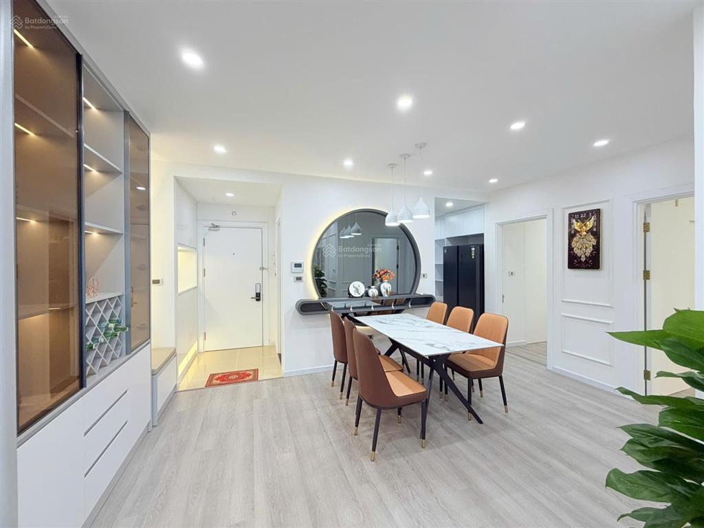 Nhà đẹp nội thất xịn  giá thật  căn góc 3 ngủ tầng trung đẹp goldmark city.  0339 993 ***