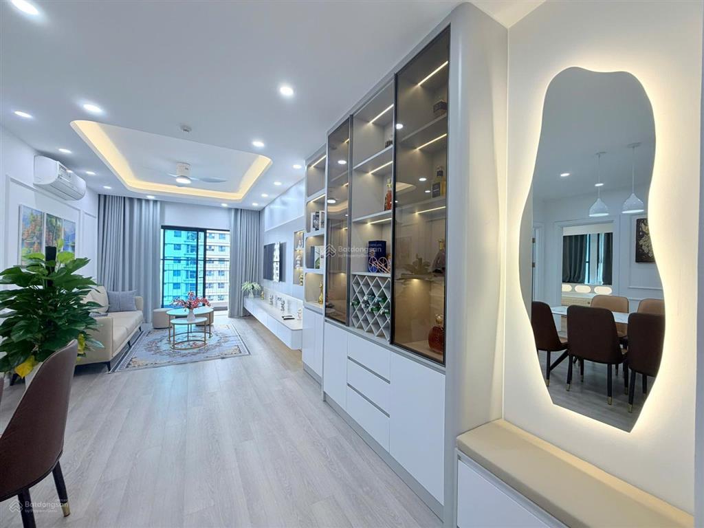 Nhà đẹp nội thất xịn  giá thật  căn góc 3 ngủ tầng trung đẹp goldmark city.  0339 993 ***