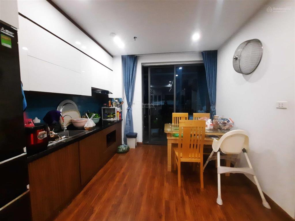 Bán chung cư 176 định công, hoàng mai 68m2, 2 phòng ngủ, 2 vệ sinh, nội thất 300 triệu, giá 6 tỷ 9