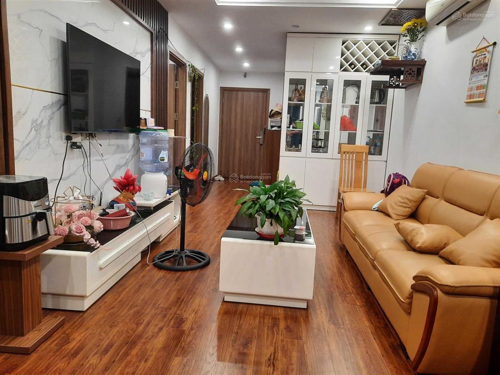 Bán chung cư 176 định công, hoàng mai 68m2, 2 phòng ngủ, 2 vệ sinh, nội thất 300 triệu, giá 6 tỷ 9