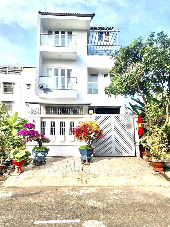 Hót! bán gấp biệt thự đẹp 7x16m, sổ riêng cá nhân, giá 9.99 tỷ, đường số kdc phú xuân htp nhà bè