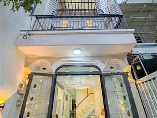 Bán gấp nhà đẹp 2 tầng 3.75x22m, tặng full nội thất, giá chỉ 5.8 tỷ, đường phú thuận, quận 7