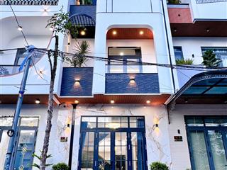 Bán gấp nhà 2 lầu 120m2 full nội thất bao sang tên giá tốt nhất kdc