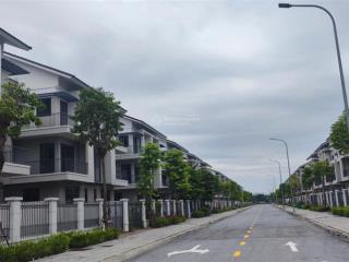 Cần bán chuyển nhượng căn nhà mặt đường 26m, giá 8,3 tỷ,  0987 866 ***