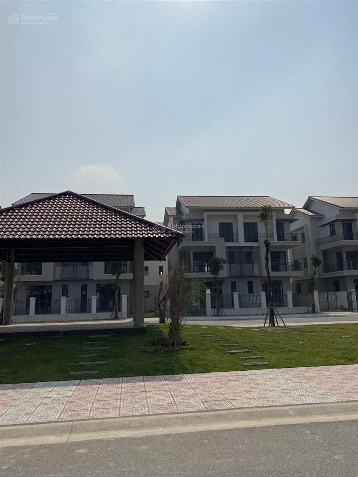 Bán biệt thự centa riverside, 12,3 tỷ, 180m2, hàng hiếm vsip, từ sơn, bắc ninh