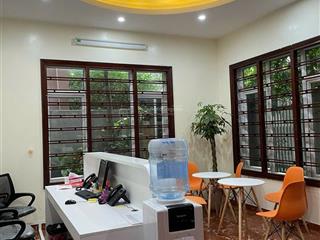 Cc cho thuê bt sân vườn dt 180m2 , 3,5t tầng, mt8m, phố trần đại nghĩa, vỉa hè 5m, giá 40tr/th.