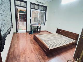 Cho thuê phòng ngõ 168 hào nam  cát linh, ô tô đỗ cửa, giá 3,9 tr/th