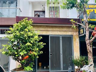 Bán nhanh nhà 3 tầng, mặt tiền đường phùng hưng rộng 20m. cách biển 1,2km. khu dân cư đông đúc