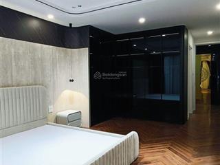 Nhà đẹp nghĩa đô, thang máy , oto đỗ cửa giá siêu hời 8,3 tỷ, 47 m2