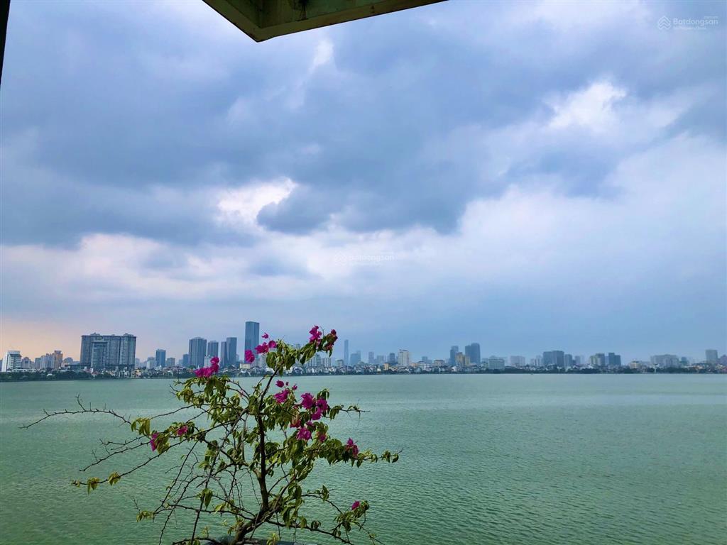 Cần bán nhà mặt phố xuân diệu, q.tây hồ. dt sổ đỏ 175m2 x mt 8m. vị trí đẹp nhất phố, vỉa hè rộng