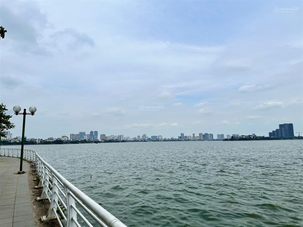 Cần bán nhà mặt phố nguyễn đình thi, q.tây hồ. dt sổ 350m2 x 4t, mt 12m. nhà nằm đoạn đẹp giữa phố