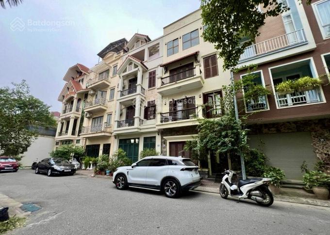 Cần bán nhà phân lô phố giảng võ, ba đình. dt sổ 65m2 x 5t, mt 4,5m. đường 3 ôtô tránh, cách mp 30m