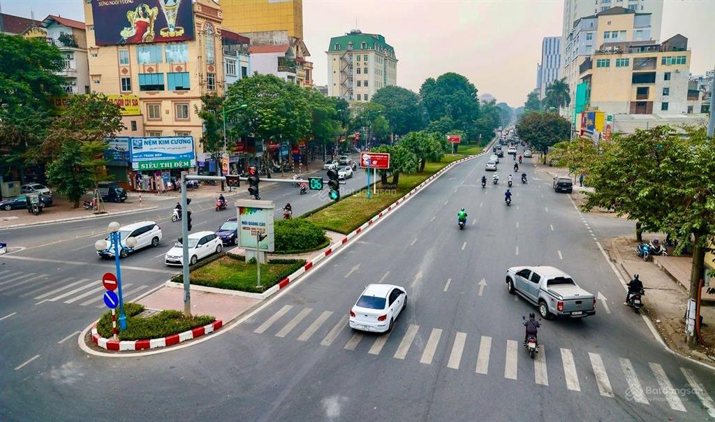 Cần bán nhà lô góc mặt ngõ phố hoàng quốc việt. dt 85m2 x 7t, mt 5m. thang máy  đường 3 ôtô tránh