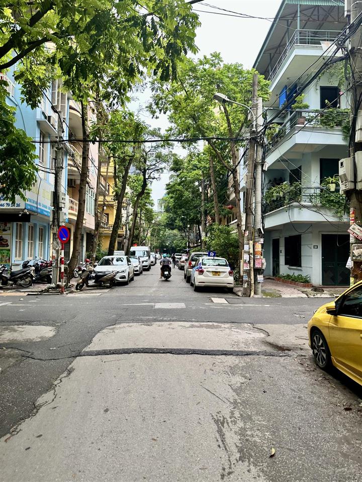 Cần bán nhà phố nghĩa đô, quận cầu giấy. dt 85m2 x 5t, mt 5m. vị trí rất đẹp, đường ôtô tránh nhau