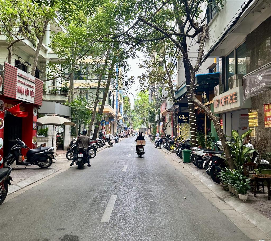 Cần bán nhà phố nghĩa đô, quận cầu giấy. dt 85m2 x 5t, mt 5m. vị trí rất đẹp, đường ôtô tránh nhau