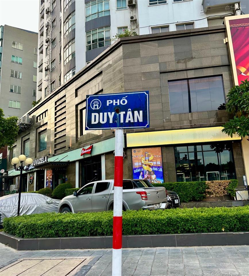 Cần bán tòa văn phòng lô góc phố duy tân, cầu giấy. dt 685m2 x 10t, mt 20m. dòng tiền cho thuê tốt