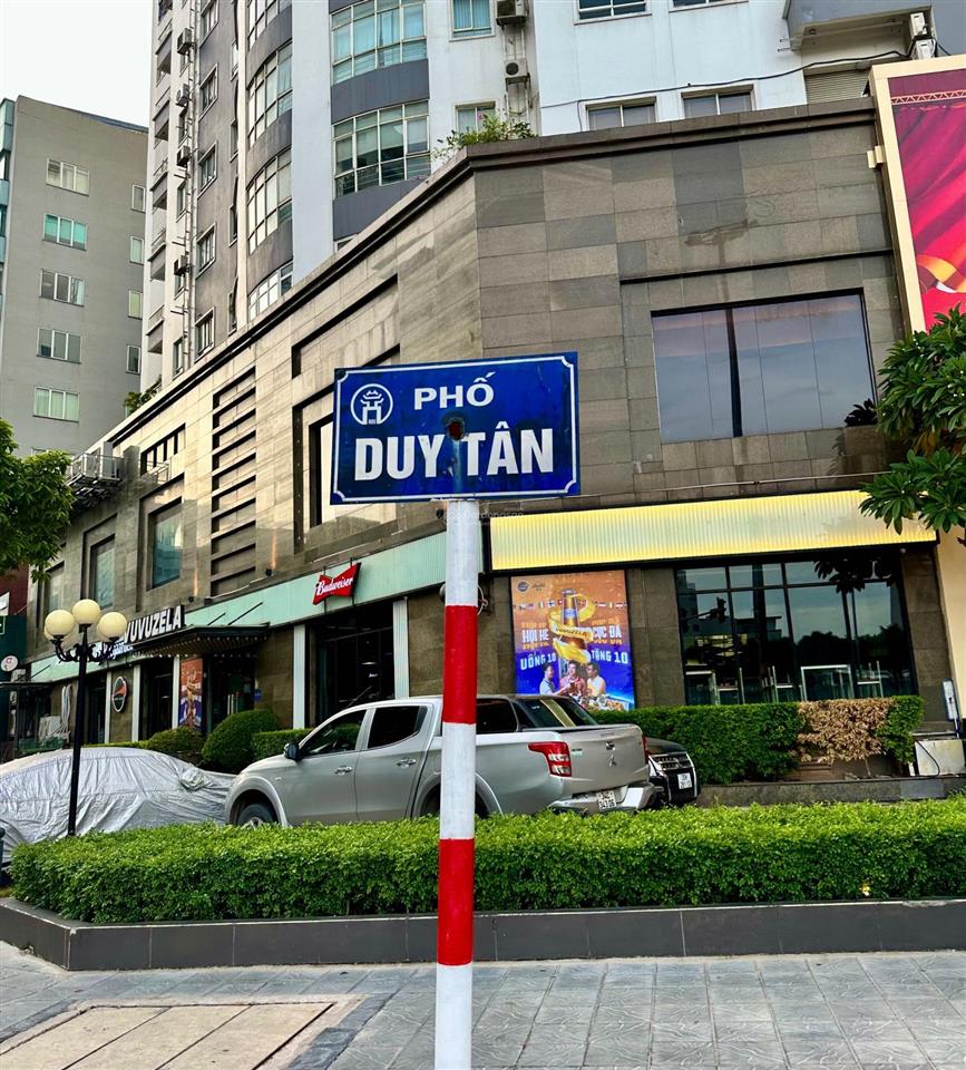 Cần bán tòa nhà phố duy tân, cầu giấy. dt sổ 900m2 x 12t, 2 hầm, mt 20m. vị trí rất đẹp  sầm uất