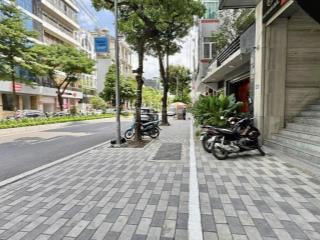 Cần bán nhà mặt phố lạc long quân, quận tây hồ. dt sổ đỏ 300m2. vị trí rất đẹp, kinh doanh sầm uất