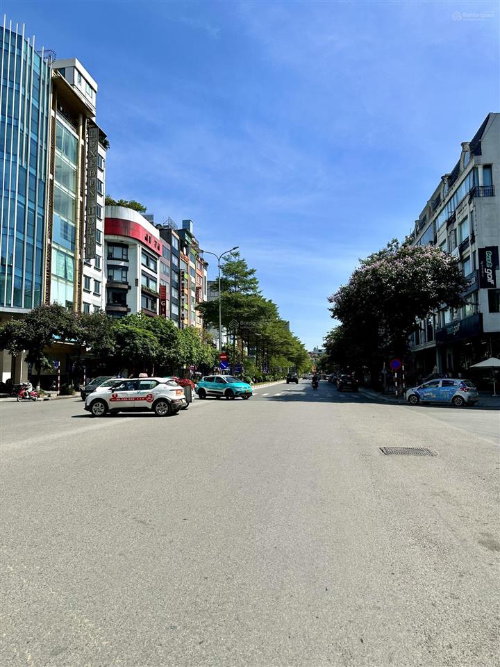 Cần bán nhà lô góc mặt phố trung kính, quận cầu giấy. dt 270m2 x 9t mt 11m. vị trí rất đẹp, sầm uất