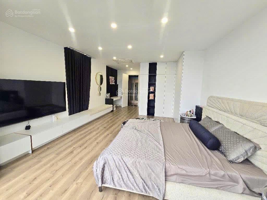Cần bán nhà phố trần hưng đạo, hoàn kiếm. dt 86m2 x 5t, mt 5m. vị trí đẹp  cách mặt phố 60m