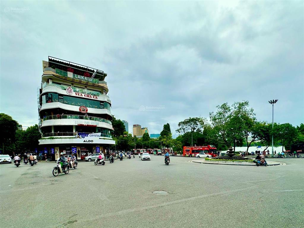 Cần bán nhà mặt phố đường thành, hoàn kiếm. dt sổ 45m2 x 8t, mt 5m. vị trí rất đẹp  gần hàng bông