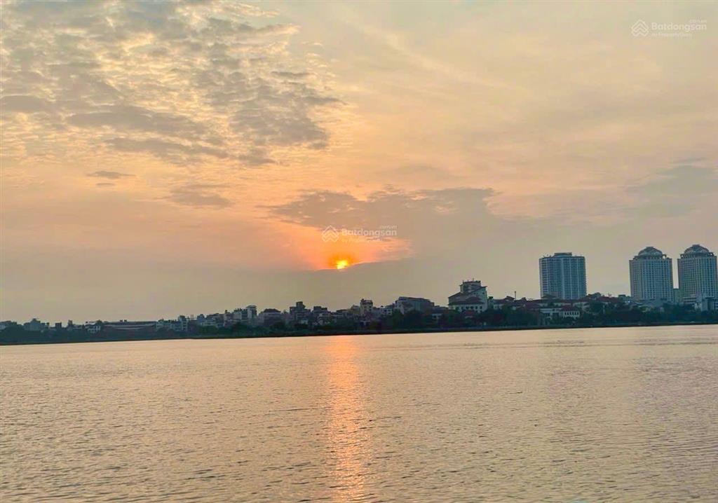 Cần bán nhà mặt phố từ hoa, tây hồ. dt 280m2 x 6t, mt 11,6m. vị trí đẹp  view ôm toàn cảnh hồ tây