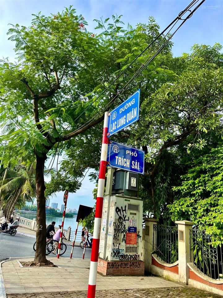 Cần bán nhà mặt phố lạc long quân, tây hồ. dt sổ 165m2 x mt 8,1m. vị trí đẹp nhất phố, kd sầm uất