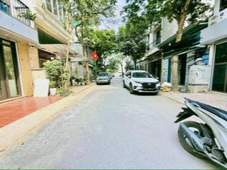 Cần bán nhà ngõ 106 phố hoàng quốc việt, cầu giấy. dt sổ 55m2 x 6t, mt 4,5m. thang máy, ôtô tránh