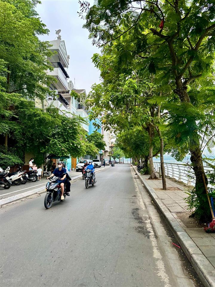 Cần bán nhà mặt phố trích sài, q.tây hồ. dt 95m2 x 4t mt 6,8m. vị trí đẹp, view ôm trọn mặt hồ tây