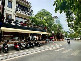 Cần bán nhà mặt phố nguyễn đình thi, tây hồ. dt sổ đỏ 400m2 x mt 18m. vị trí đẹp, ôm trọn view hồ