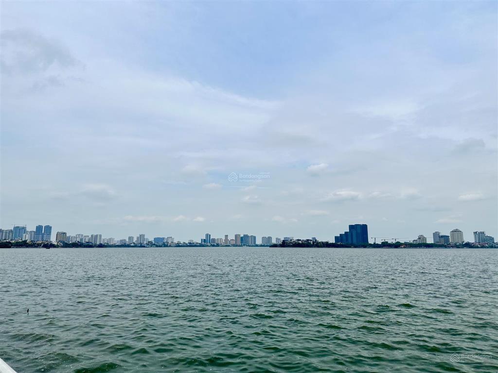 Cần bán nhà mặt phố trích sài, tây hồ. dt sổ đỏ 300m2 x mt 11,5m. vị trí đầu phố đẹp, vỉa hè rộng