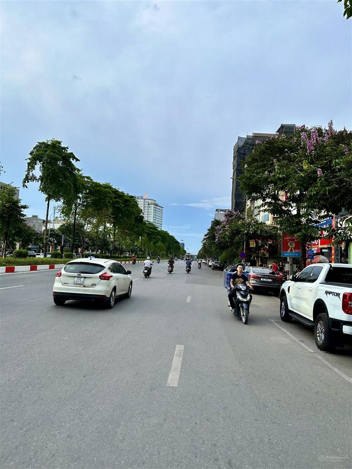 Cần bán nhà mặt phố võ chí công, tây hồ. dt sổ 155m2 x mt 8,5m. vị trí cực đẹp  vỉa hè rộng 10m