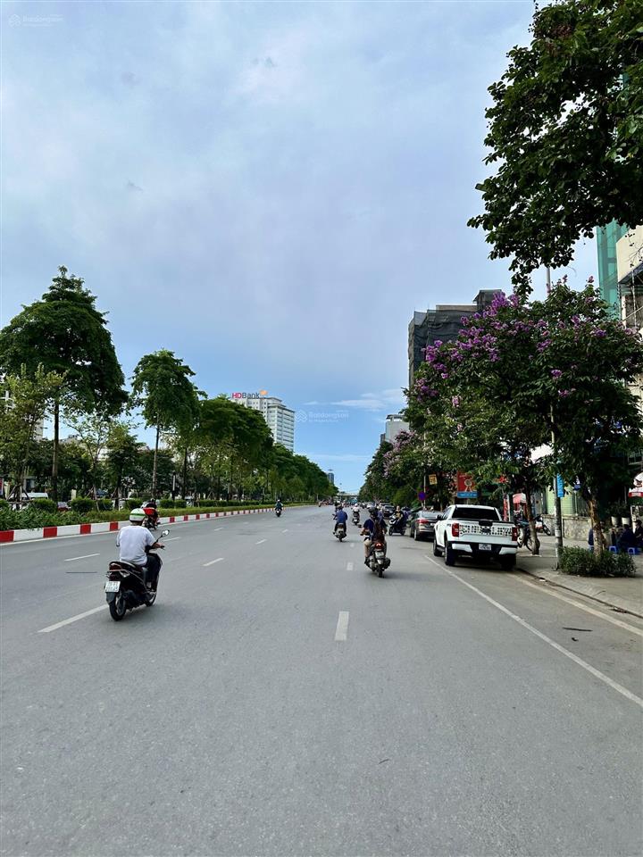Cần bán nhà mặt phố võ chí công, tây hồ. dt sổ 155m2 x mt 8,5m. vị trí cực đẹp  vỉa hè rộng 10m