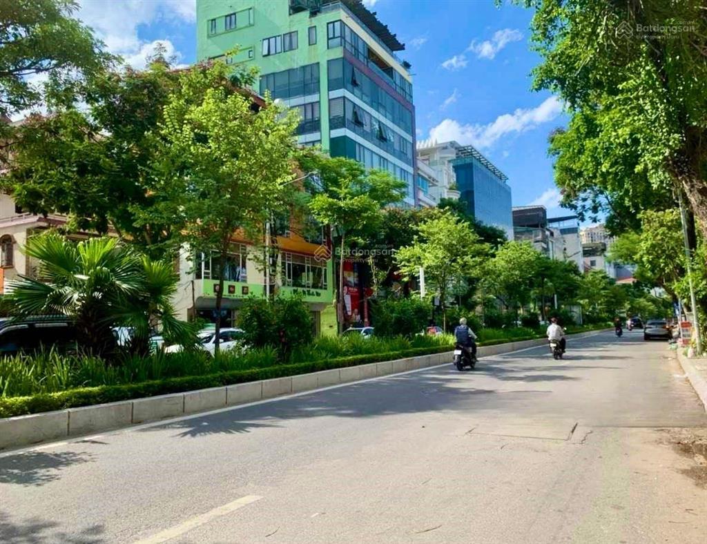 Cần bán nhà mặt phố lạc long quân, tây hồ. dt sổ đỏ 350m2 x mt 11m. vị trí đẹp, vỉa hè rất rộng